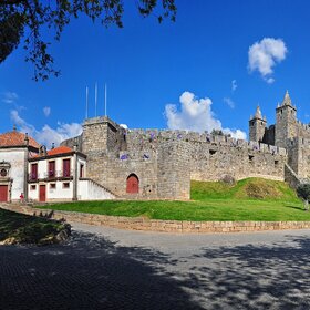      (Castelo de Santa Maria da Feira)