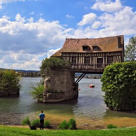   (Le Vieux-Moulin)